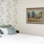 Seven Luxury Suites